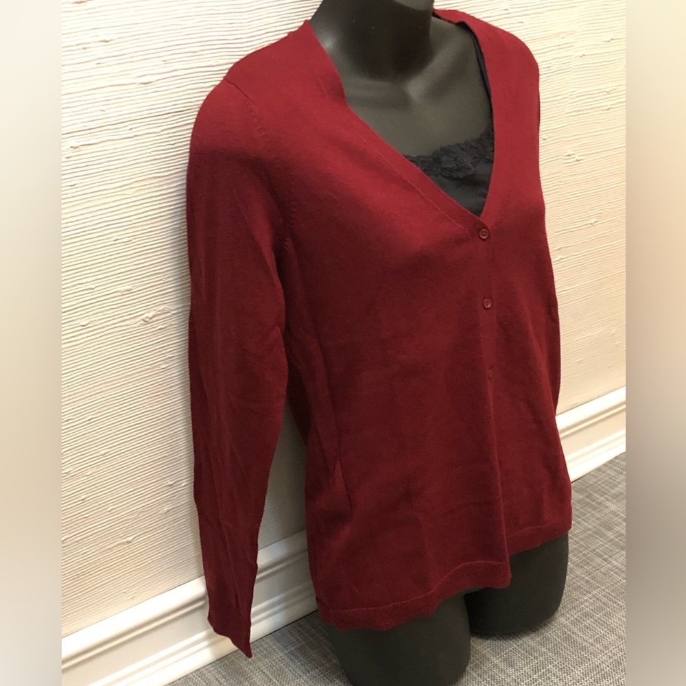 LOVELY REITMANS R-ESSENTIALS DEEP RED V-NECK CARDIGAN